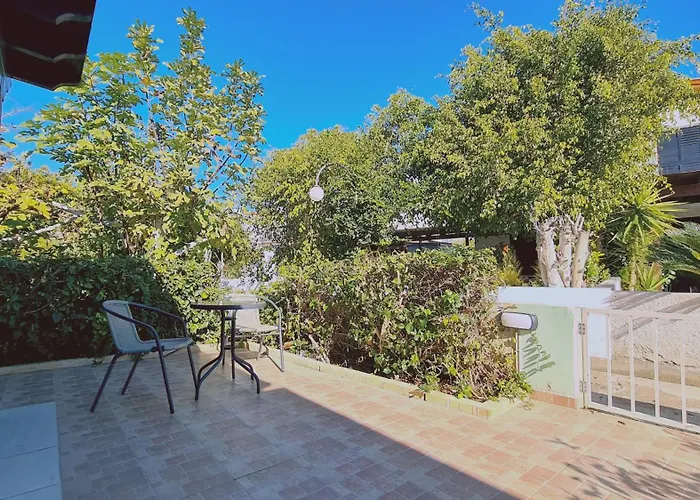 Crystal Waves Maisonette Meneou