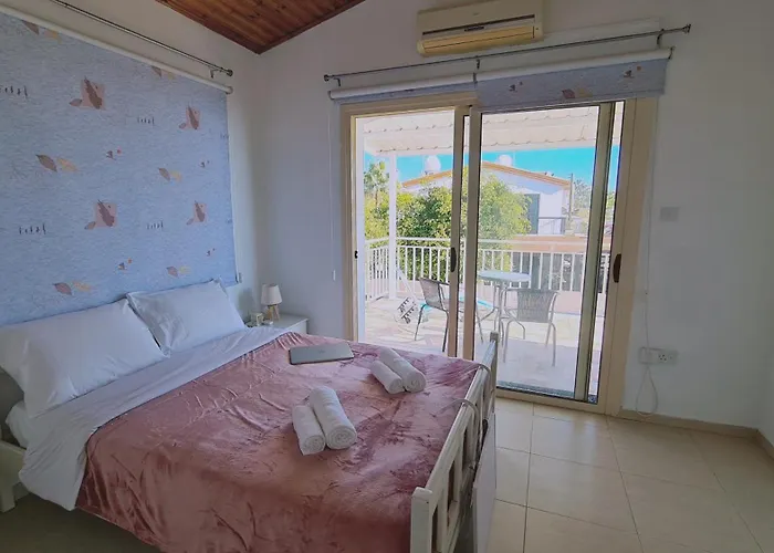 Crystal Waves Maisonette Meneou