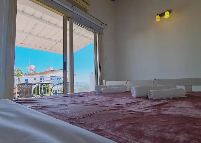 Crystal Waves Maisonette *